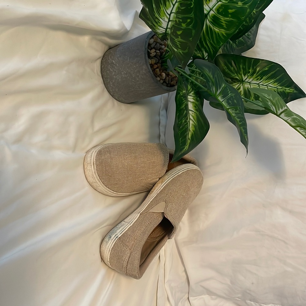 Gymboree boys slip on linen cream sneakers.